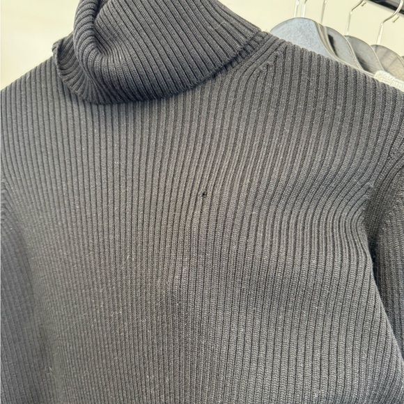 Aritzia Ribbed Sweater - Picture 3 of 3